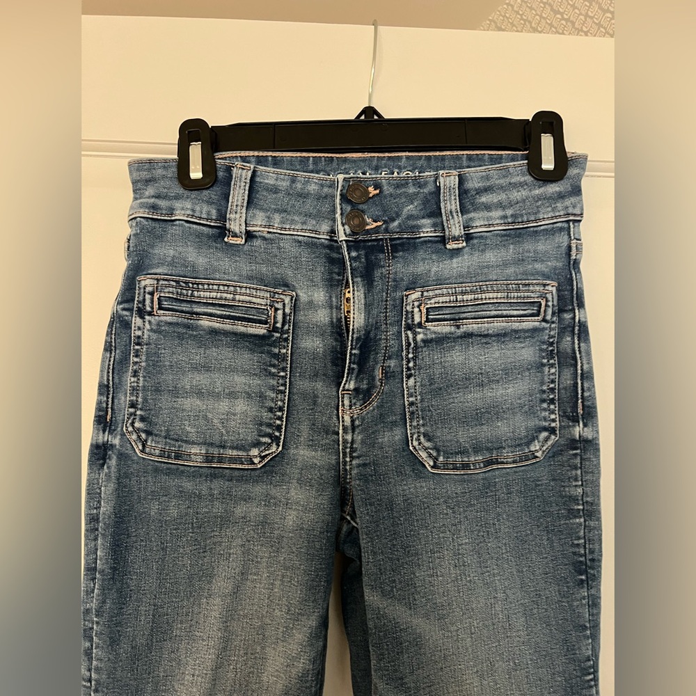 American Eagle Blue Super High Ride Flared 70s Women Jeans with Stretch, Size 0 - Picture 3 of 3